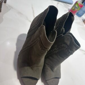 Vince Camuto Olive Peep-Toe Heels